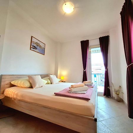 Cozy 1-Bedroom Apartment Near The Center Of Trogir Ngoại thất bức ảnh