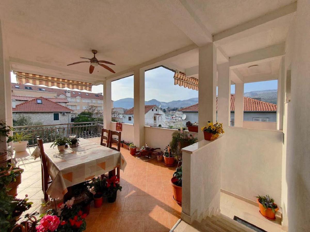 Cozy 1-Bedroom Apartment Near The Center Of Trogir Ngoại thất bức ảnh