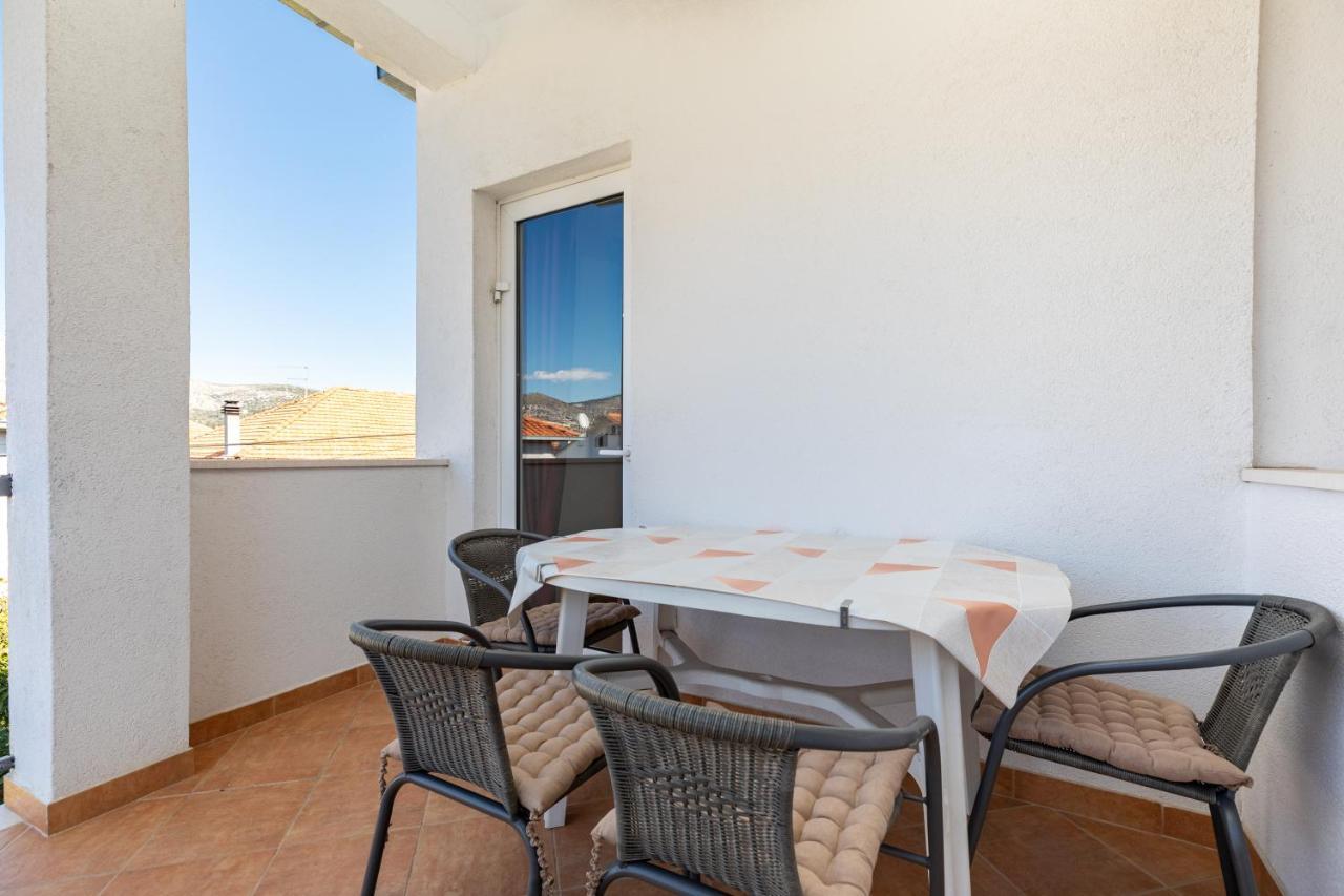 Cozy 1-Bedroom Apartment Near The Center Of Trogir Ngoại thất bức ảnh